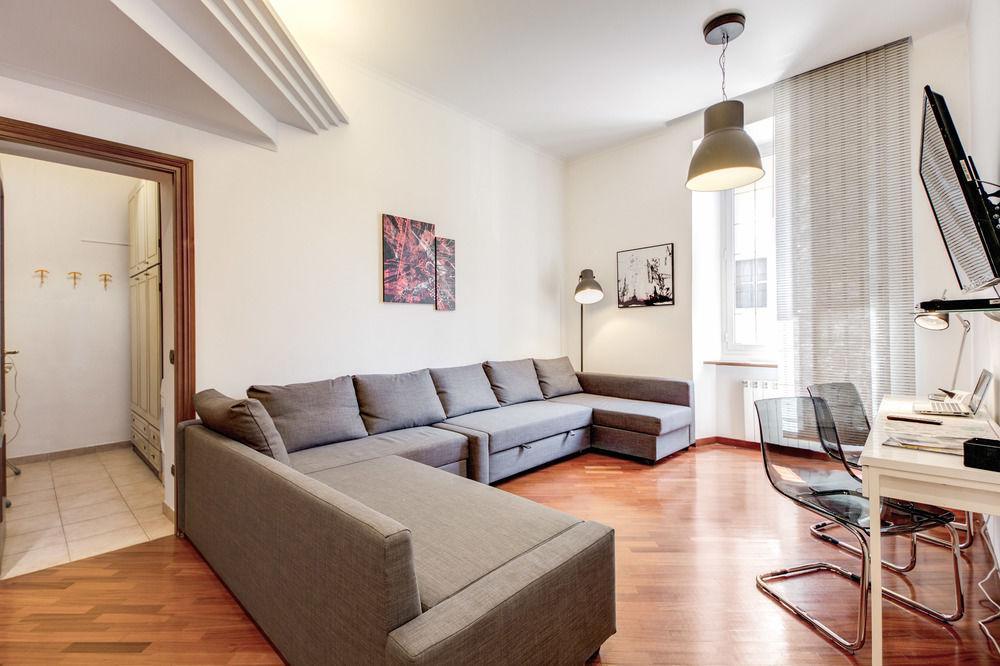 Easy In Hotel Roma