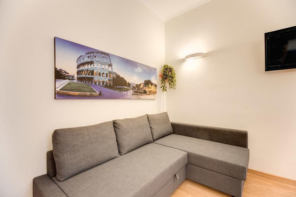 Easy In Hotel Roma
