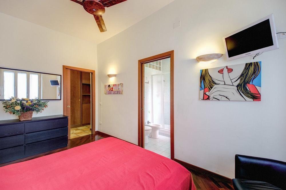 Easy In Hotel Roma