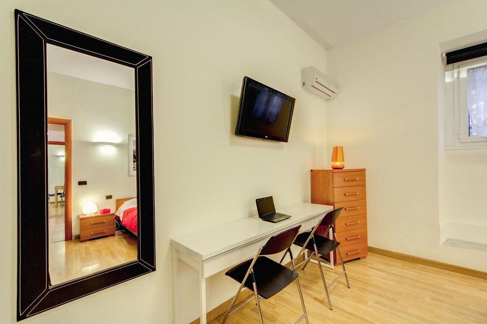 Easy In Hotel 2*